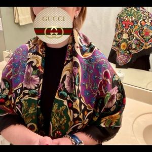 Vintage GUCCI Floral scarf!